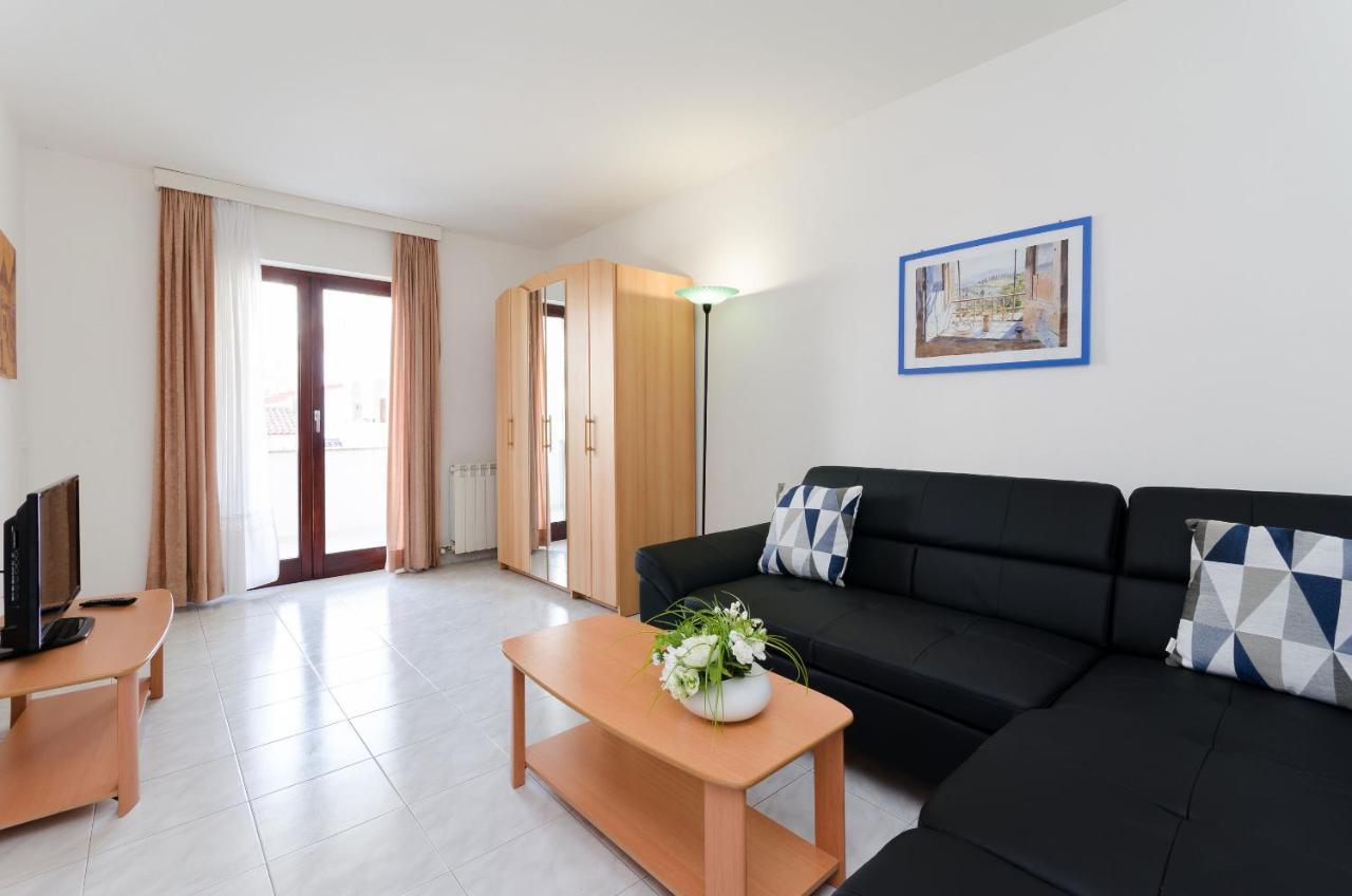 Apartments Gloria Врсар Экстерьер фото