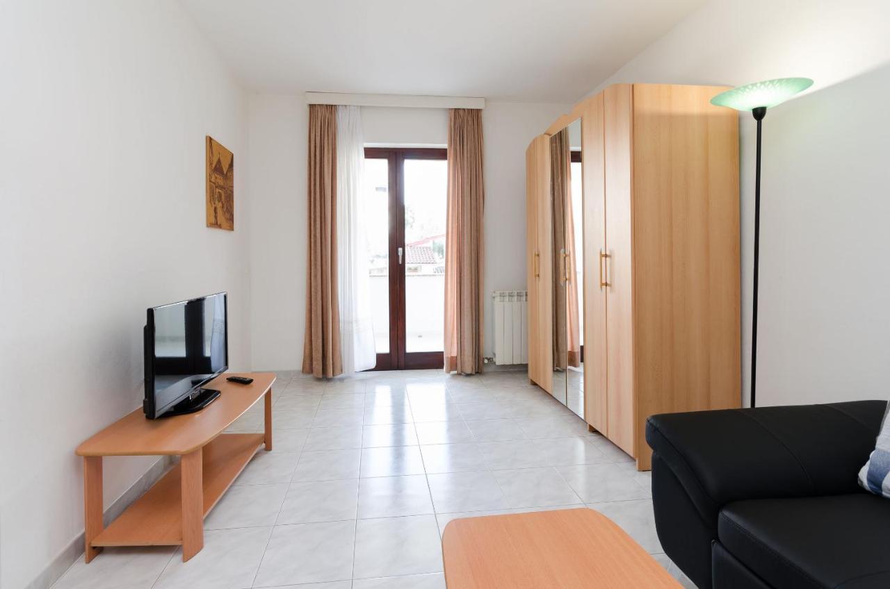 Apartments Gloria Врсар Экстерьер фото