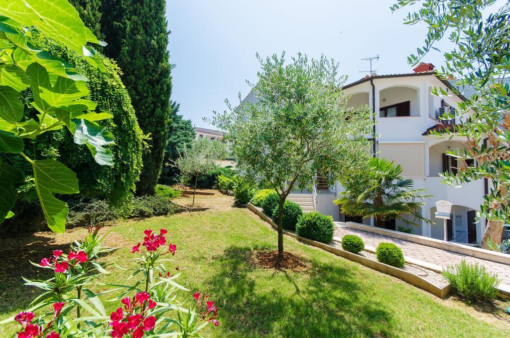 Apartments Gloria Врсар Экстерьер фото