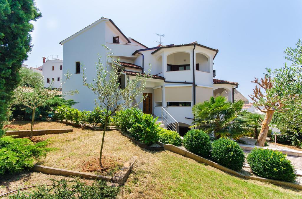 Apartments Gloria Врсар Экстерьер фото